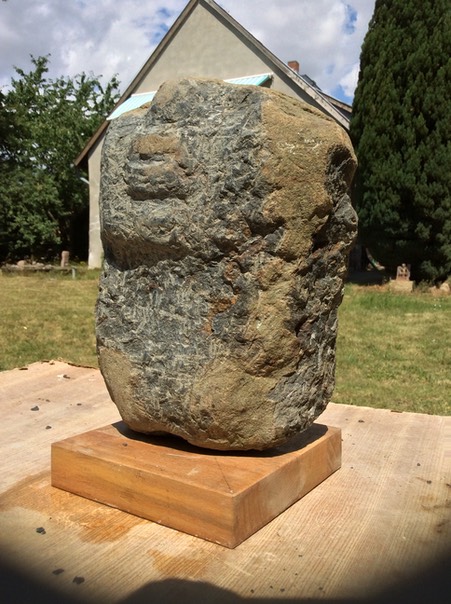 SCHWARZER STEIN, 2020, Findling, Höhe 26 cm