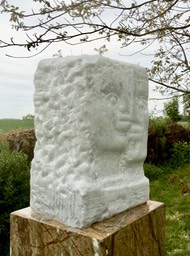 MYTHOS, 2020-2021, italienischer Marmor (Ordinario) Höhe 29 cm