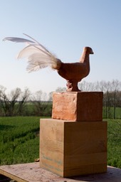 „VOGEL“, 2020, Terrakotta, Holz, Höhe 38 cm
